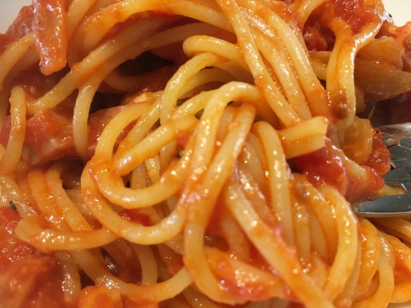モルタデラのトマトソーススパゲティ ローズマリー風味