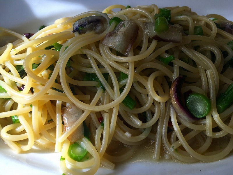 アスパラ菜とタルディーボのビアンコ スパゲティー コラトゥーラ風味 ランチ
