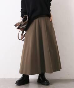 マットメモリーサーキュラースカート 出典：https://baycrews.jp/item/detail/journalstandard/skirt/21060400701030?q_sclrcd=020