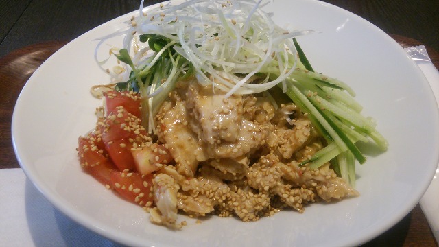 蒸し鶏の胡麻麺