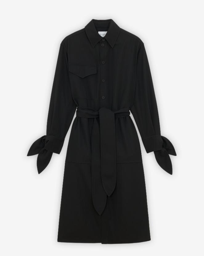 BLOUSE DRESS 出典：https://maisonkitsune.com/jp/blouse-dress--black-60cb18c55855c.html