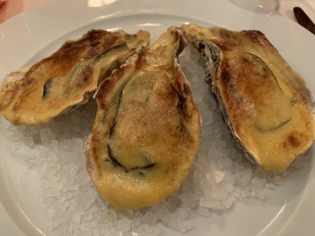殻付き牡蠣のグラタン シャンパーニュ風