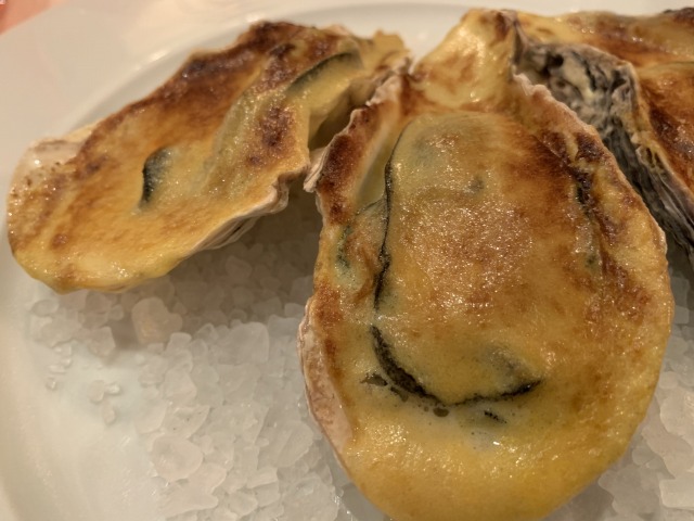 殻付き牡蠣のグラタン シャンパーニュ風