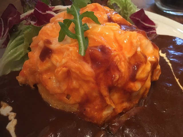 どんぐり赤卵と黒米のオムライス