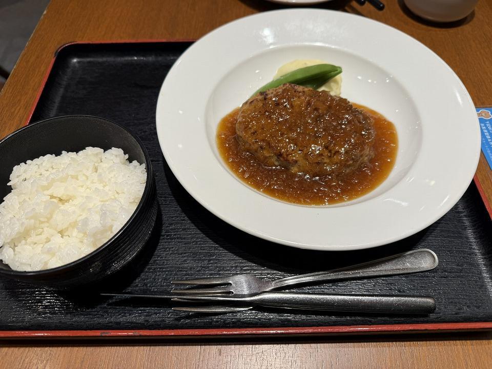 ランチ週替わりグリル　ハンバーグ シャリアピンソース