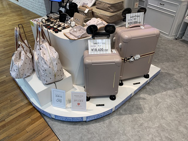 スーツケース