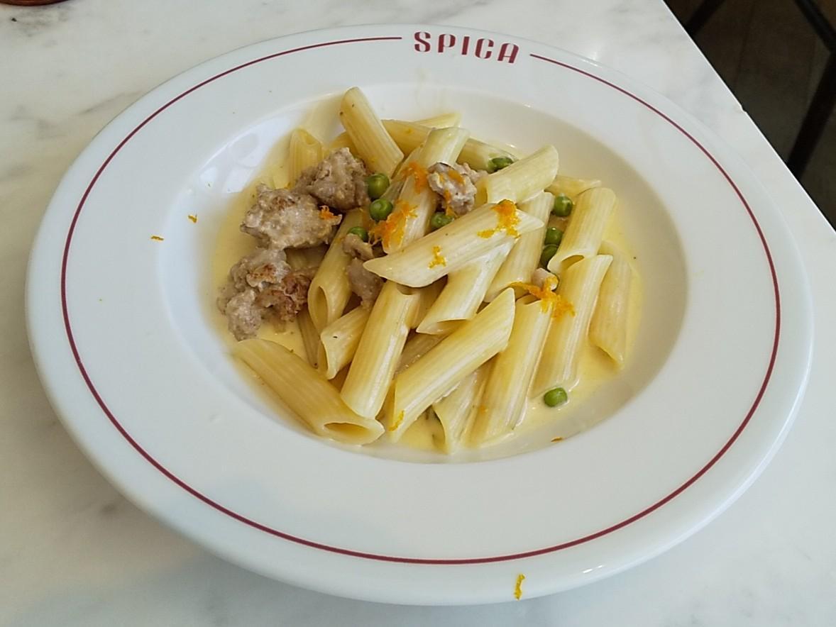 自家製サルシッチャと春豆のクリームソース 自家製サルシッチャと春豆のクリームソース