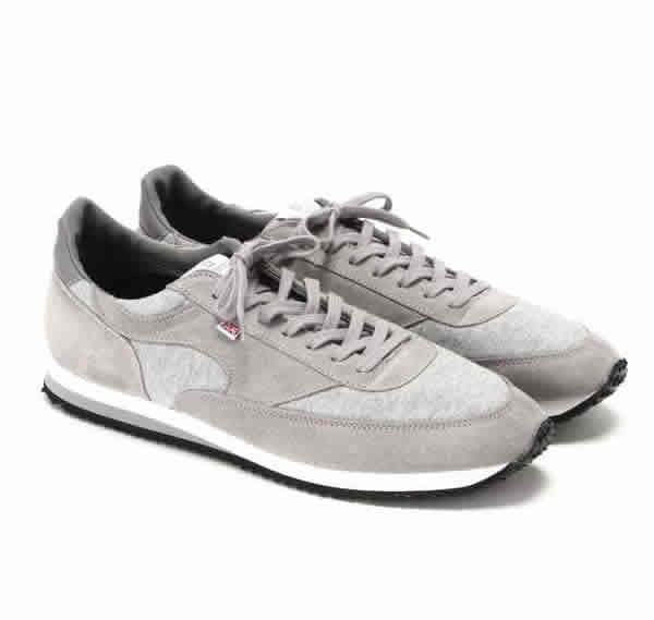 MEN’S WALSH TRAINER 出典：SUNSPEL　https://www.sunspel.jp/accessories/accessories-mens/accessories-mens-shoes/?sz=12