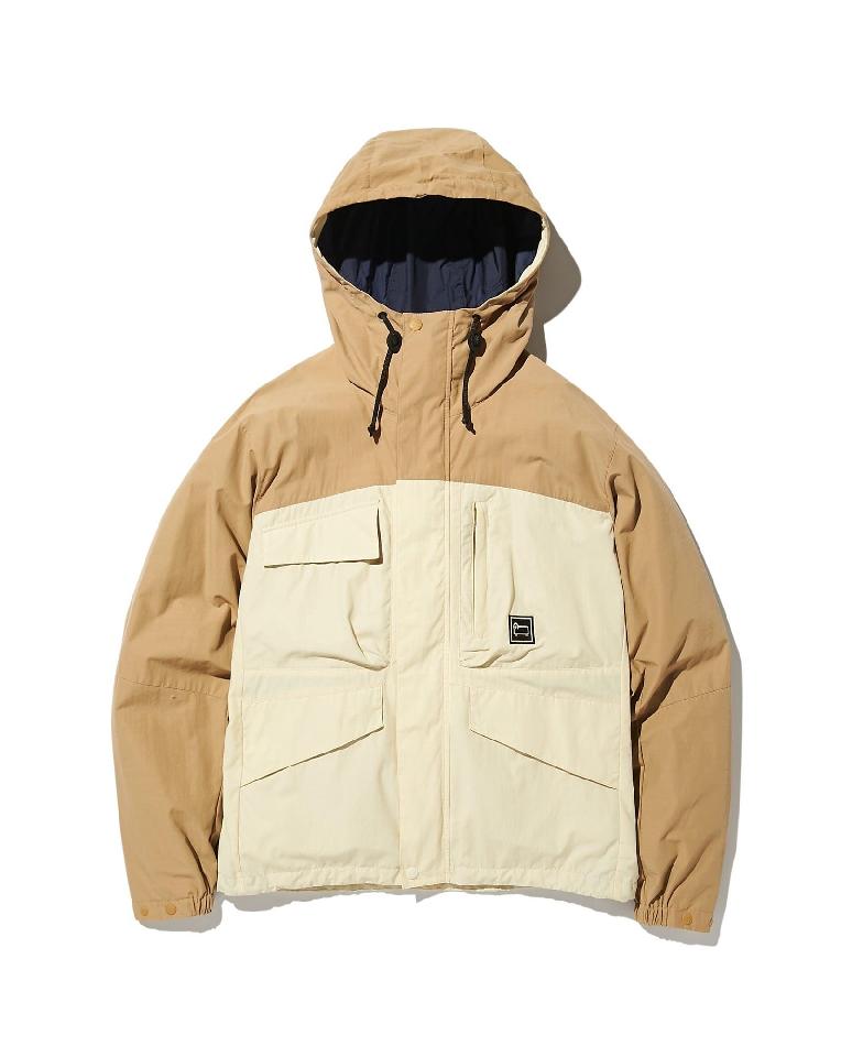 マウンテンストロールジャケット 出典：https://www.woolrich.jp/