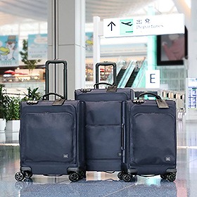 キャリーバッグ 出典：PORTER OMOTESANDO　https://www.yoshidakaban.com/index.html