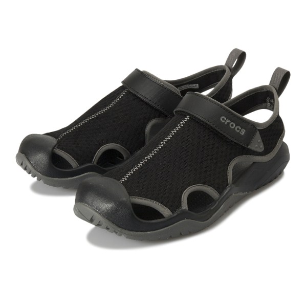 スイフトウォーターメッシュデッキサンダル【crocs】 出典：ABC-MART　https://www.abc-mart.net/shop/g/g5890360001051/