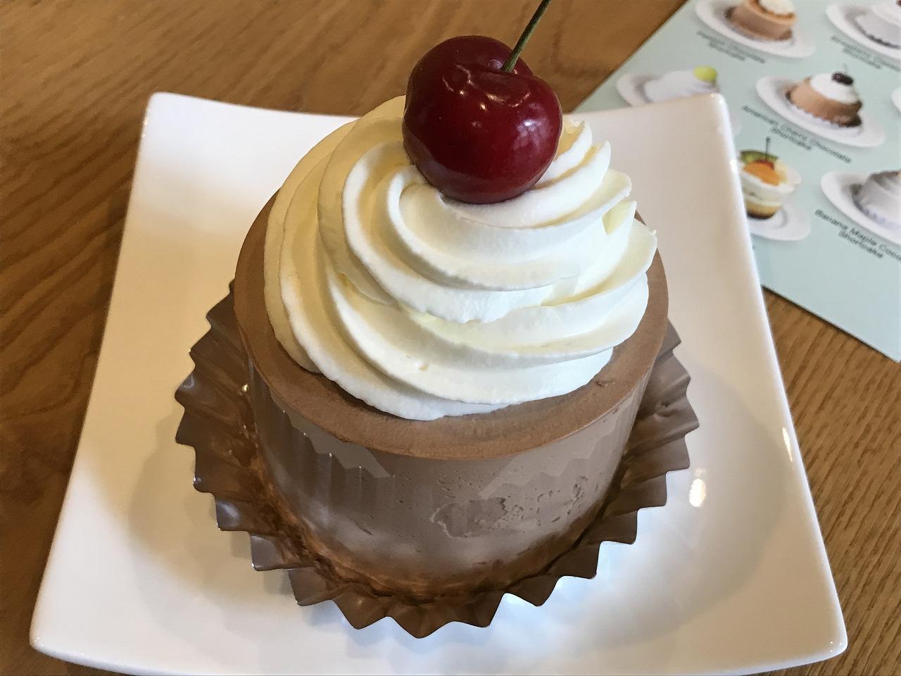 アメリカンチェリーチョコレートショートケーキ(AMERICAN CHERRY CHOCOLATE SHORTCAKE ）