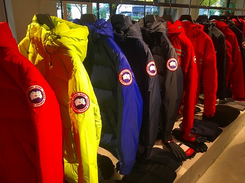 ダウンジャケット 出典：https://www.canadagoose.jp