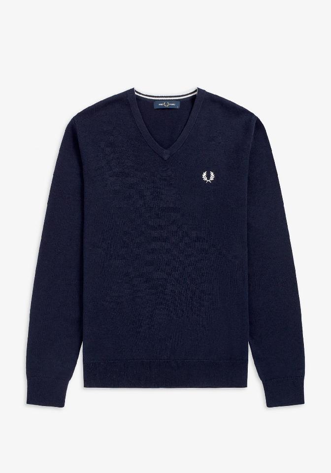 CLASSIC V NECK JUMPER 出典：https://www.fredperry.jp/