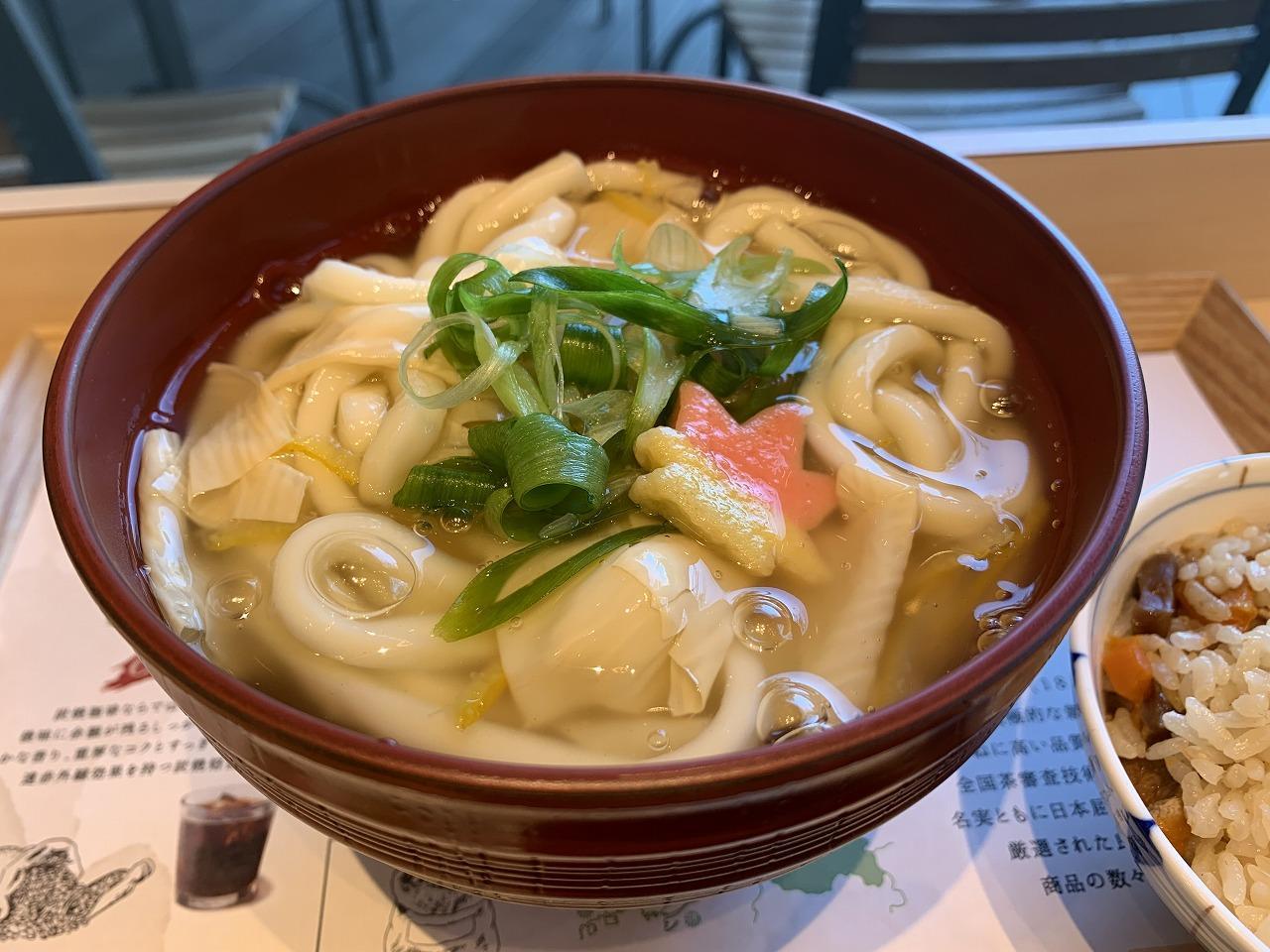 湯葉あんかけのおうどんと炊き込みごはん