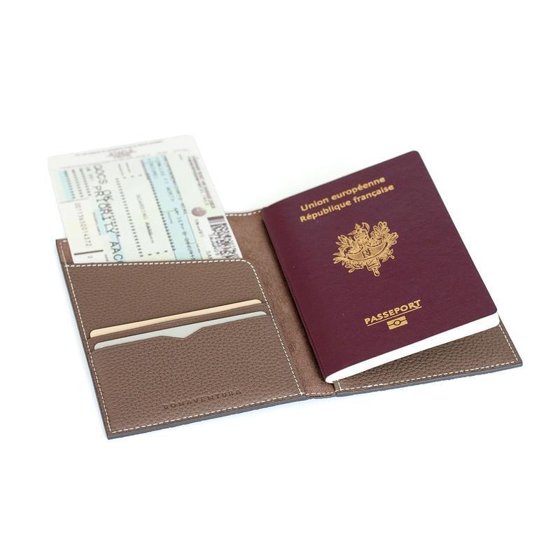 パスポートケース 出典：https://jp.bonaventura.shop/