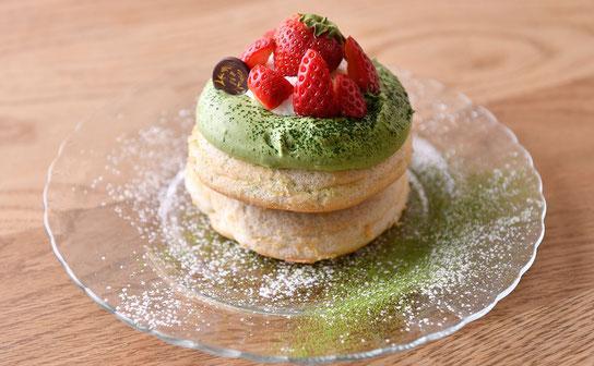 Gluten Free  Macha＆Strawberry  抹茶とフレッシュいちごのパンケーキ 出典：https://www.rizlabo.com/menu/