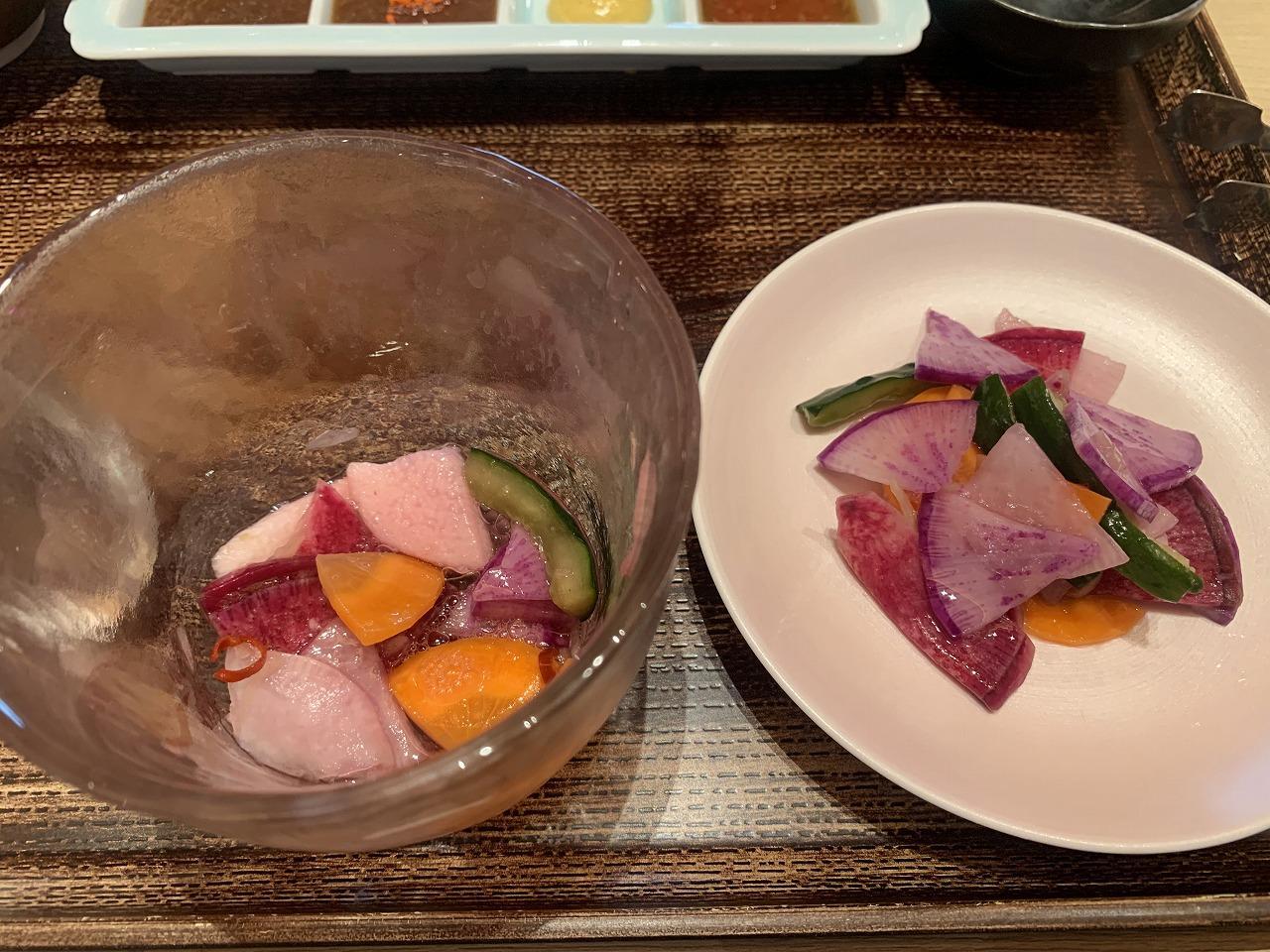 特選とんかつランチ  彩り野菜の漬物