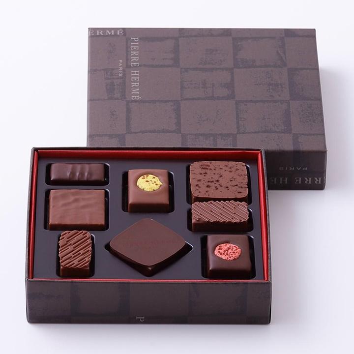 ボンボンショコラ 出典：PIERRE HERME PARIS　https://www.pierreherme.co.jp/product/chocolat-bonbon-8-2019-ss.html