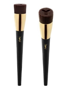 ファンデーションブラシ Y 3  出典：https://www.yslb.jp/makeup/makeup-accessories/makeup-brushes/pinceau-fond-de-teint-y/WW-20655YSL.html#start=5&cgid=makeup-brushes