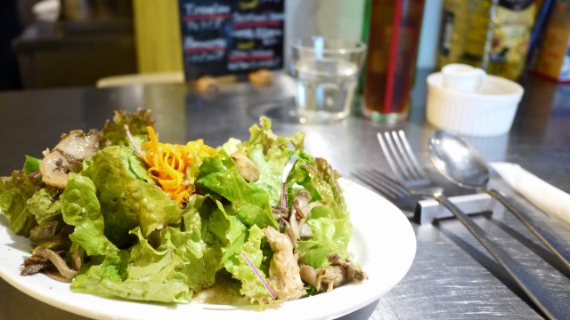 霧島鶏のカレー　秋野菜のローストのせ