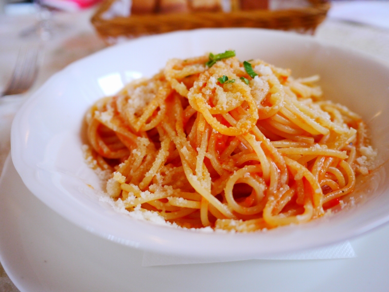 スパゲティ タレッジオ チーズ入りトマトソース