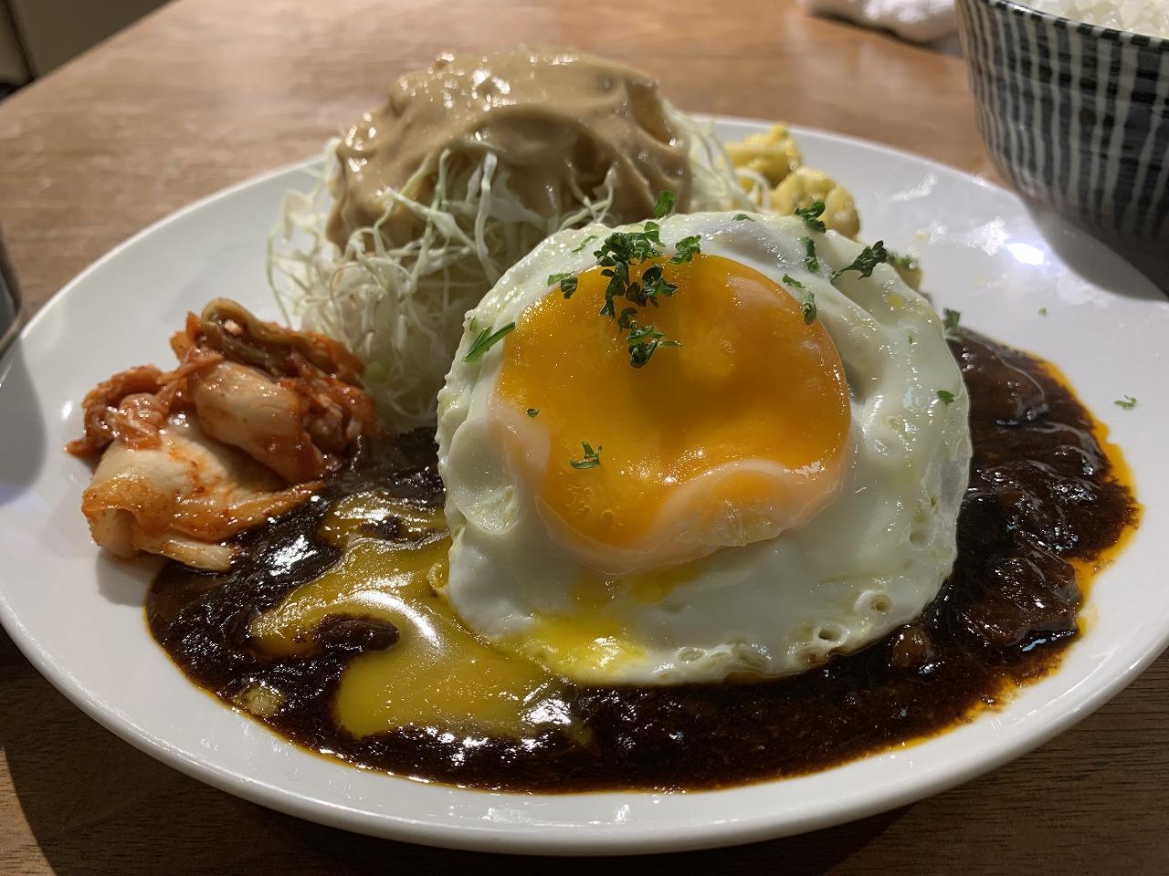 デミグラスハンバーグ 目玉焼きのせ