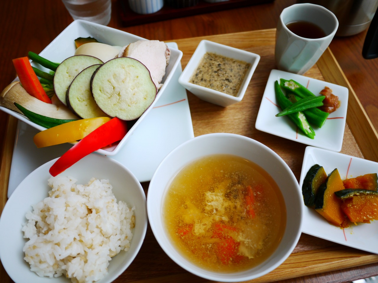 水郷どりの蒸し鶏と旬の温野菜盛り合わせ