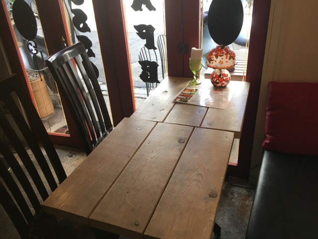 ルッソ カフェ （LUSSO CAFE HARAJUKU） テーブル
